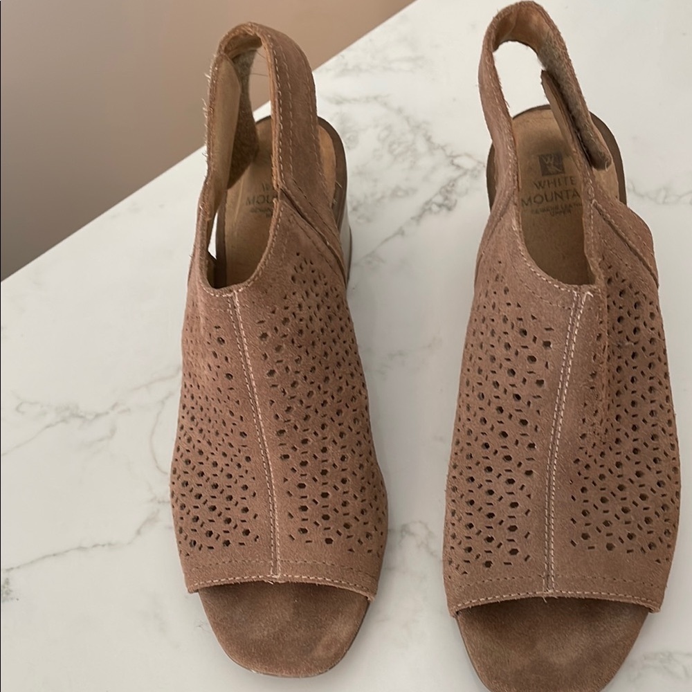 White Mountain Women's Tan Leather Sandals size 10M